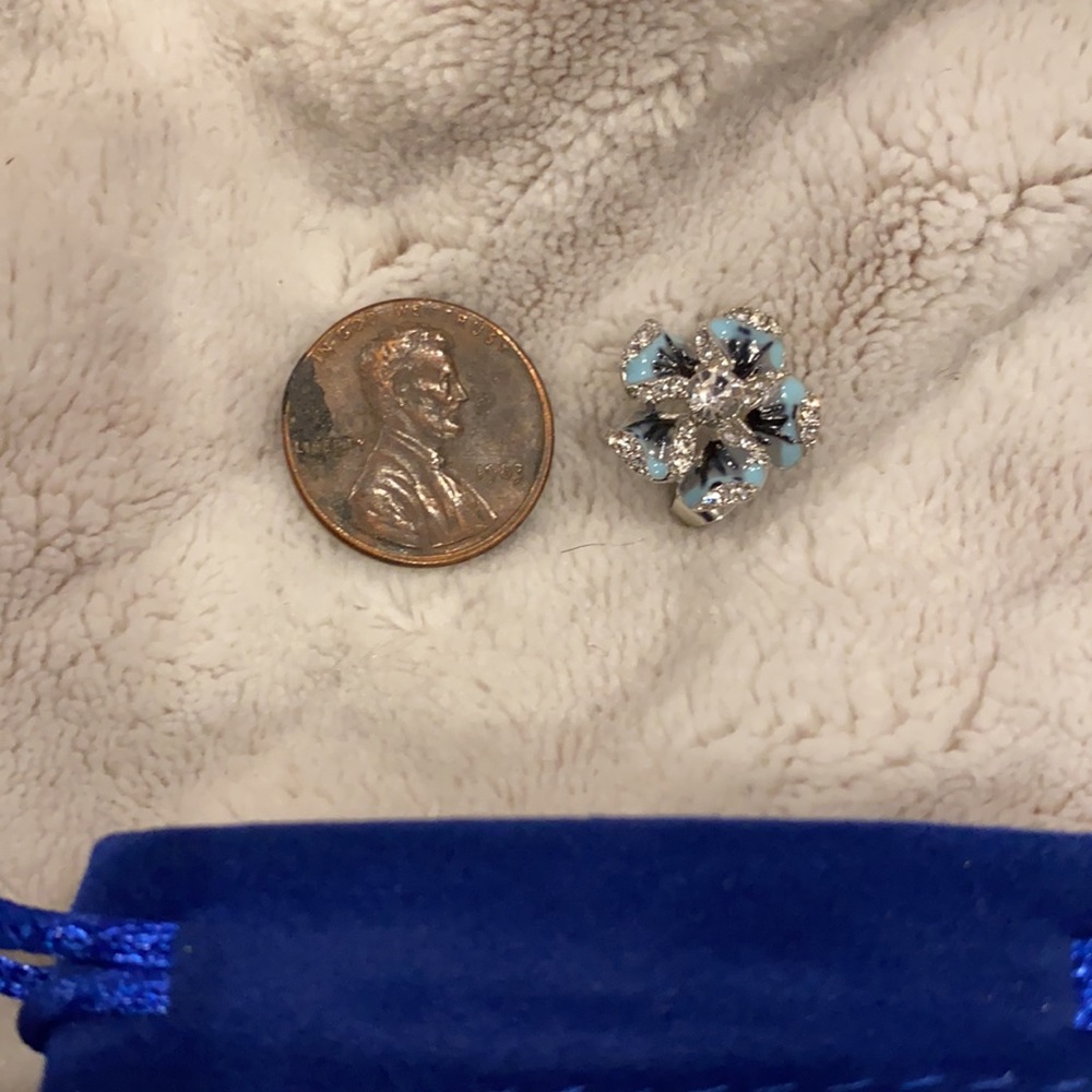 Stud earrings - Picture 4 of 4
